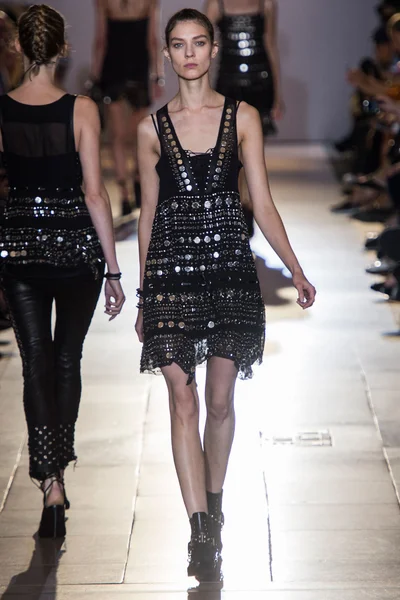 Look 32